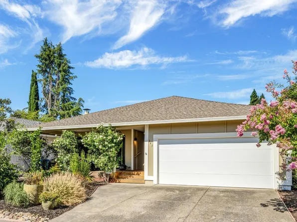 345 Orchard Street, Healdsburg, CA 95448