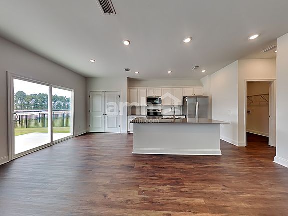 5th image of 547 Plumeria Ln