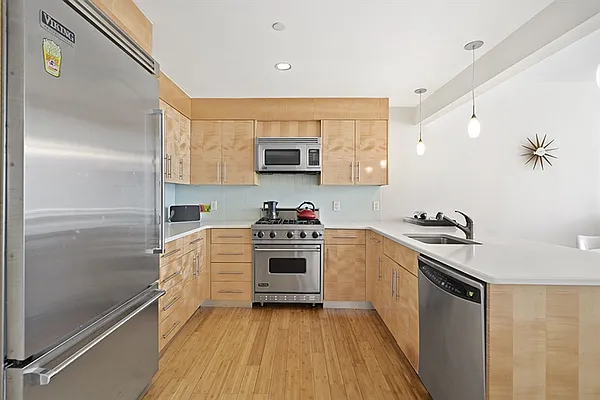 Sold by Citi Habitats | media 21