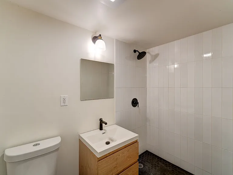 420 Whitney Ave — Photo 17