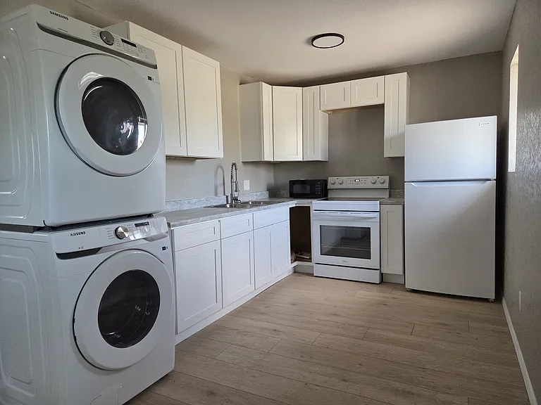 1011 W 16th St #C — Photo 1