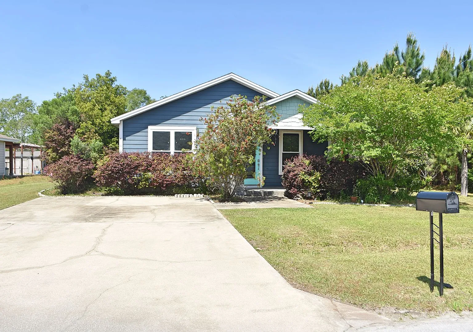 Three Bedroom for Lease convenient to South Walton — Photo 1