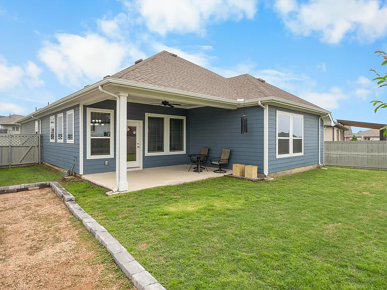 2304 Clancy Dr — Photo 20