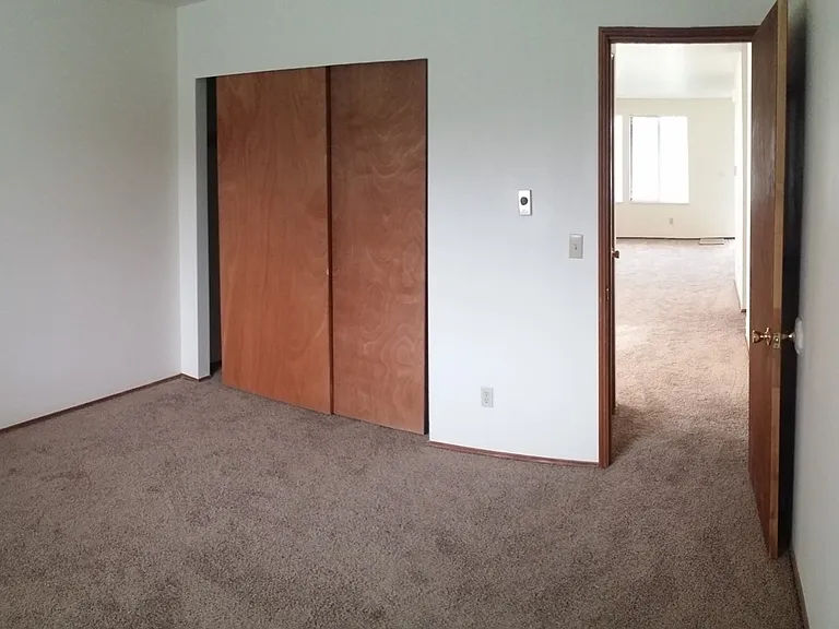 906 S 22nd Ct #B — Photo 4