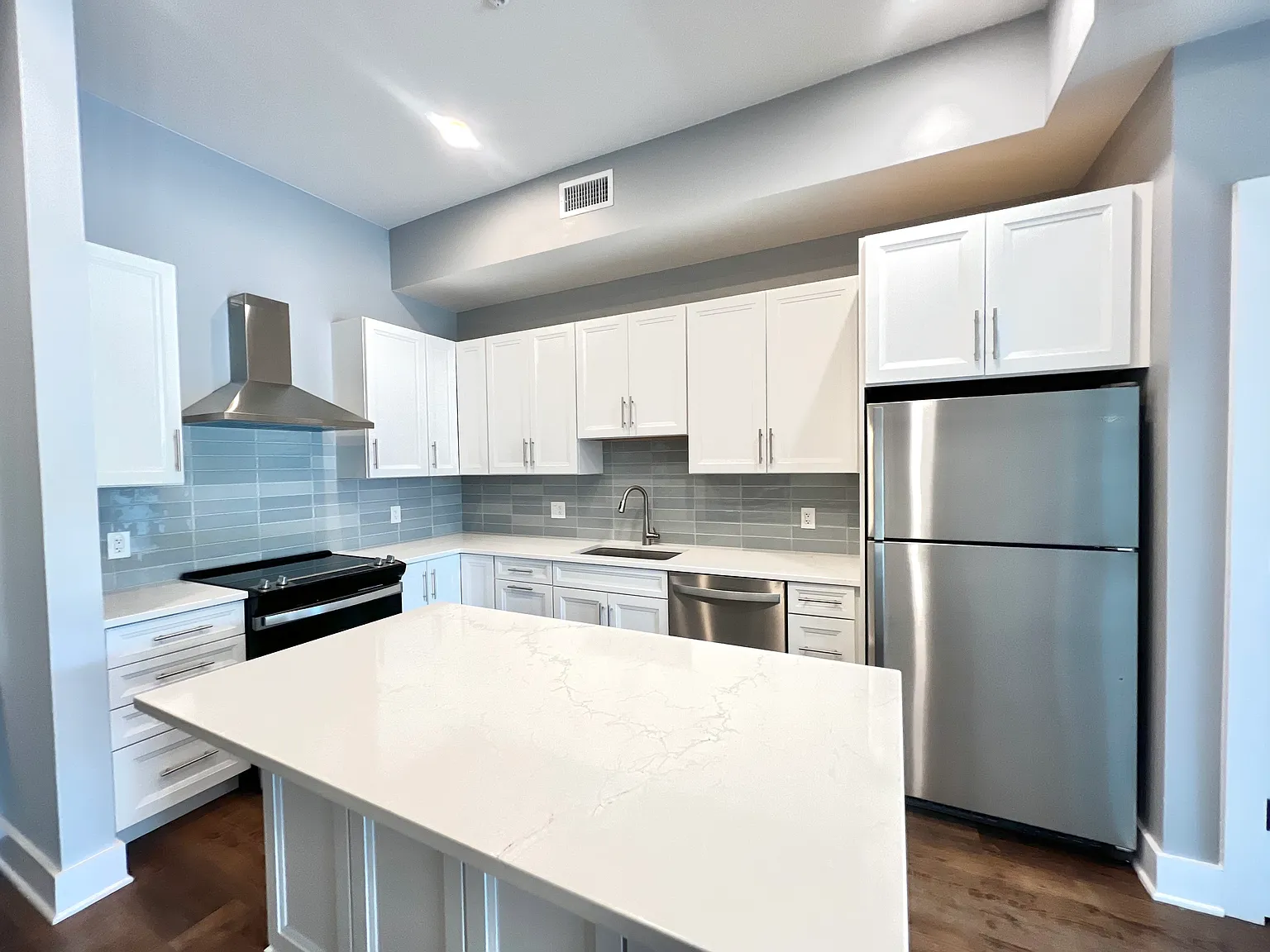 2 bed, $5,200 — Photo 2