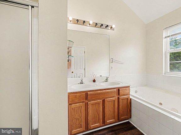 5th image of 12 Townes Pl