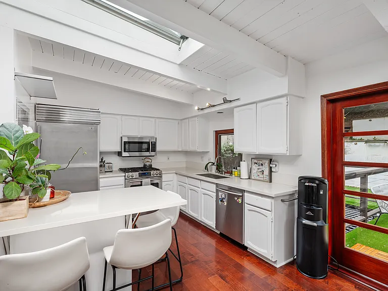 10013 Westwanda Dr — Photo 11