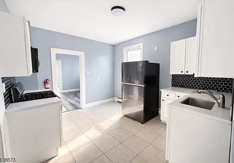204 Demott Ave — Photo 8