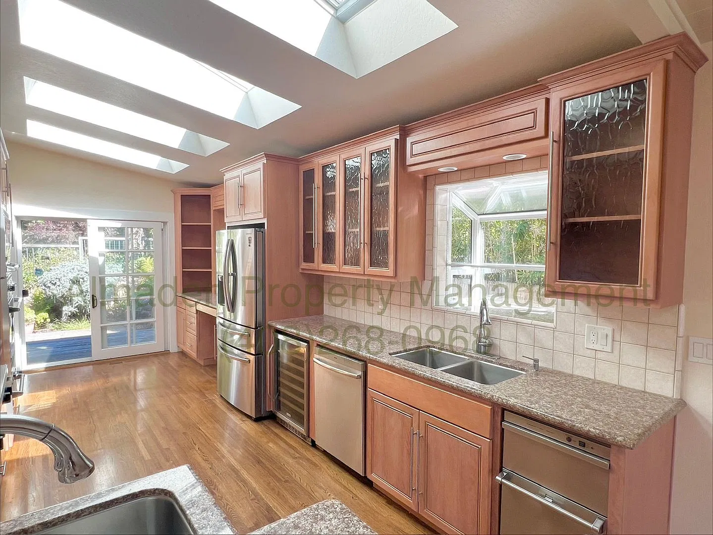 Must See Custom Home in Aptos! Solar, Gourmet Kitchen, & Hot Tub! Pets Negotiable! — Photo 3