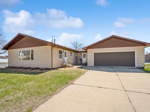 501 New St, Colesburg, IA 52035