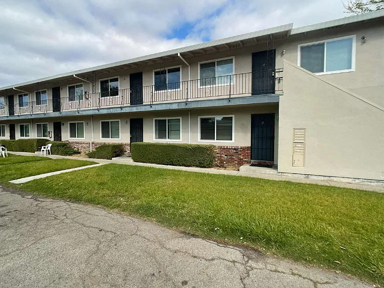 2040 Beatrice Ct #4 — Photo 1
