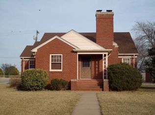 218 Goering Ave, Moundridge, KS 67107