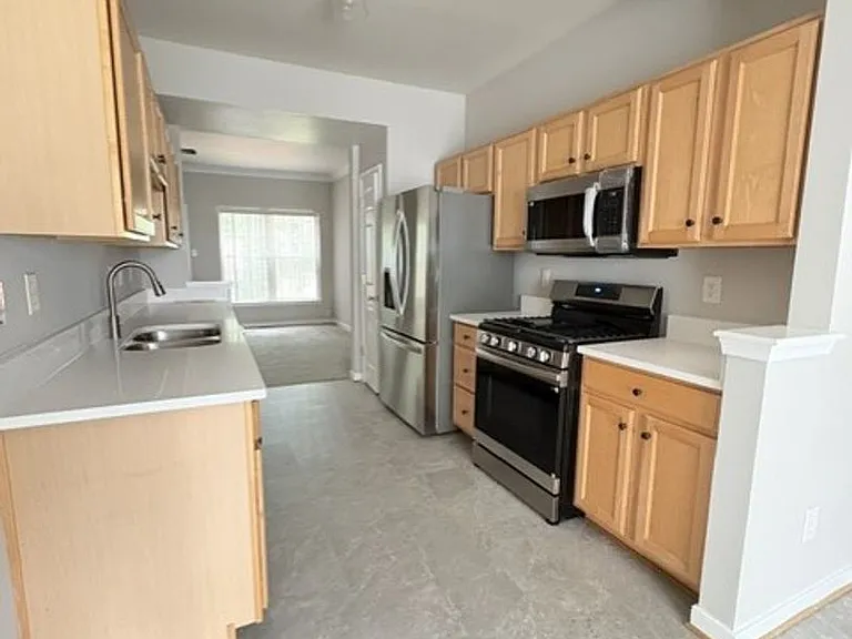 8738 Springwater Dr — Photo 2