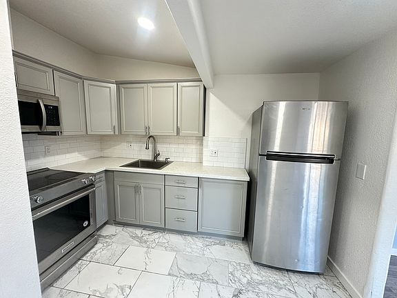 3rd image of 420 Bridgevale Rear Rd #A