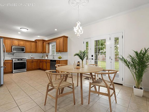 3rd image of 9859 Fieldcrest Dr