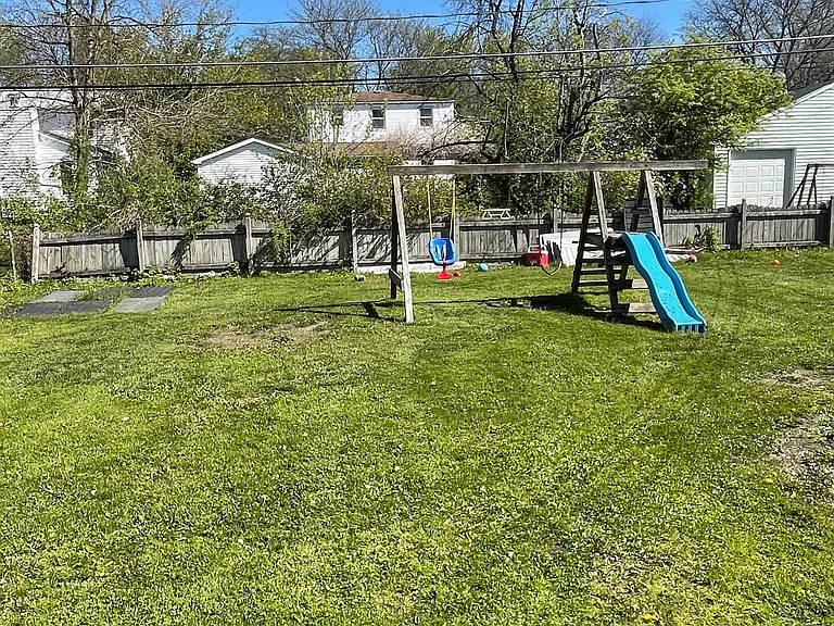212 Sunshine Dr #L — Photo 36