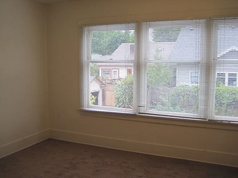 4559 5th Ave NE — Photo 14