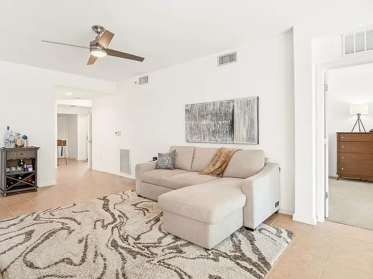 1315 Henley St #1006 — Photo 6