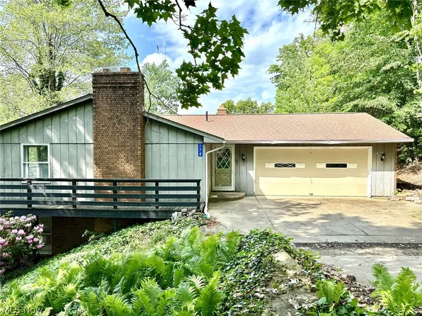 174 Cheyenne Trl, Malvern, OH 44644
