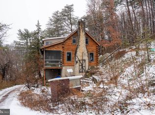 527 Little Roundtop Rd, Kempton, PA 19529