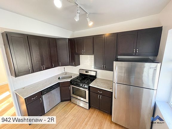 2nd image of 942 N Washtenaw Ave #2R