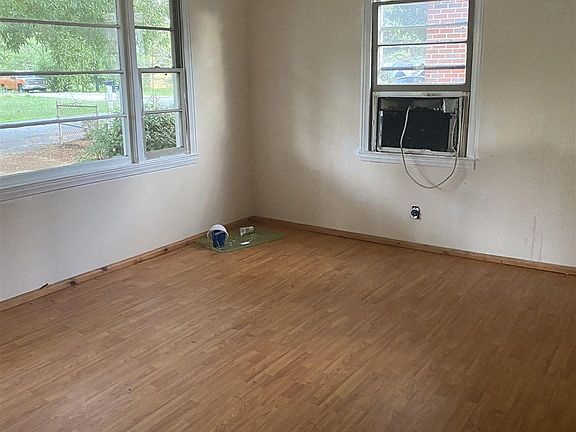 2nd image of 1042 Bishop St