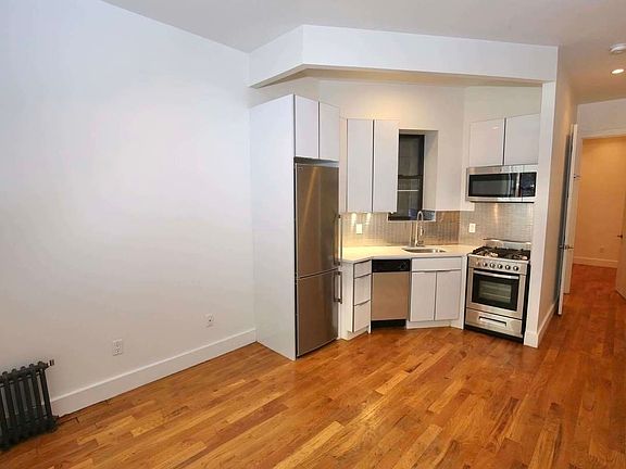 4th image of 211 Madison St #B