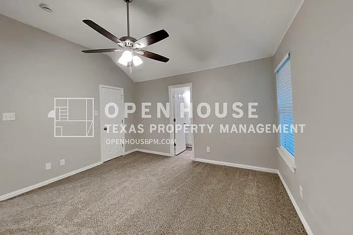 8205 Hartford Dr — Photo 17