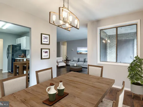 521 Florida Ave APT T2, Herndon, VA 20170
