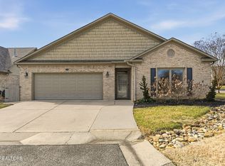 100 Dancer Ln, Oak Ridge, TN 37830