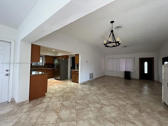 4th image of 730 NE 163rd St #0