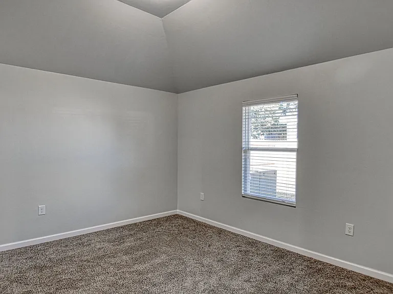 2721 Clifton Ter — Photo 23