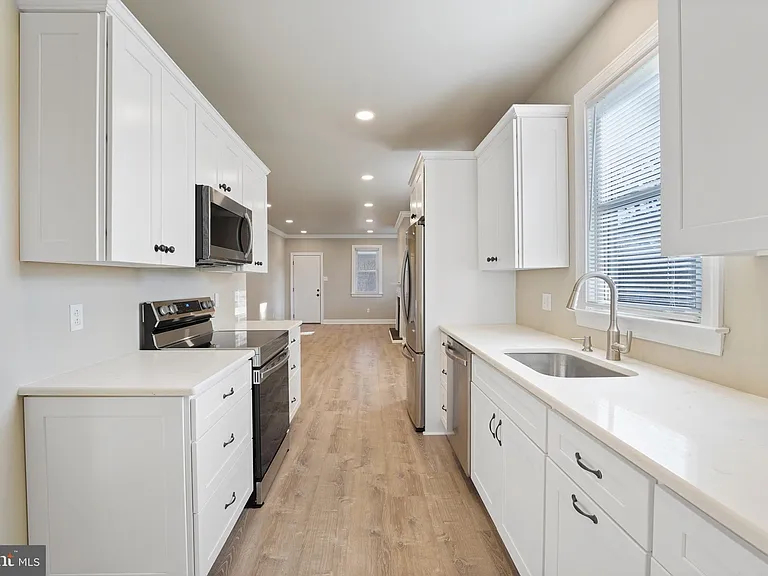 4411 Fairview Ave — Photo 9