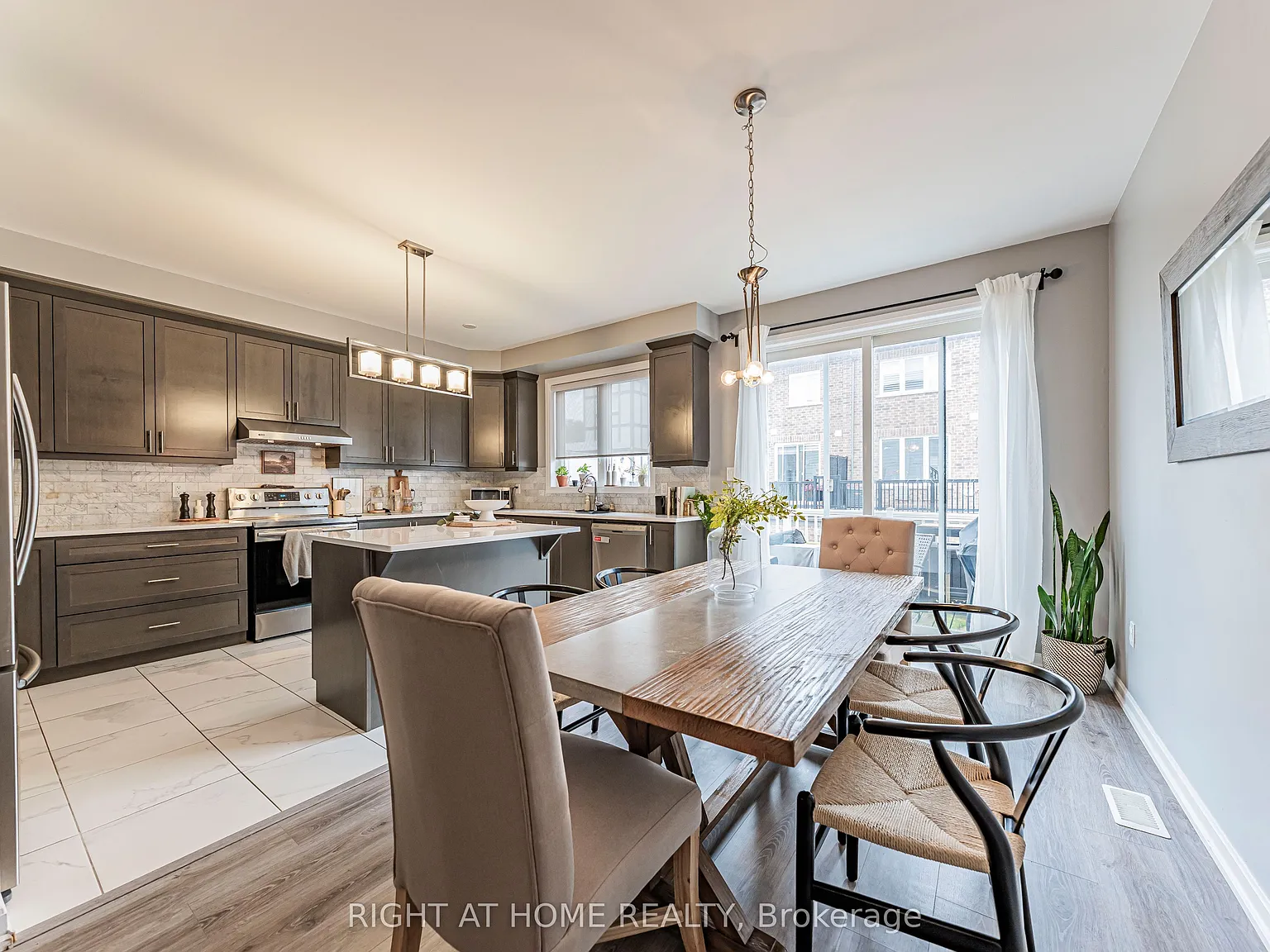 3 bed, $3,500 — Photo 2