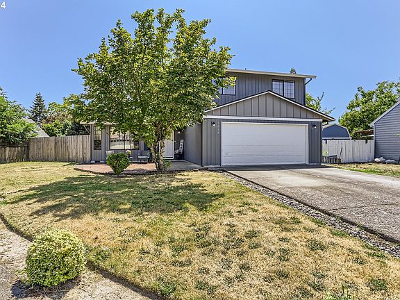 3rd image of 1348 NE Kennedy Ln