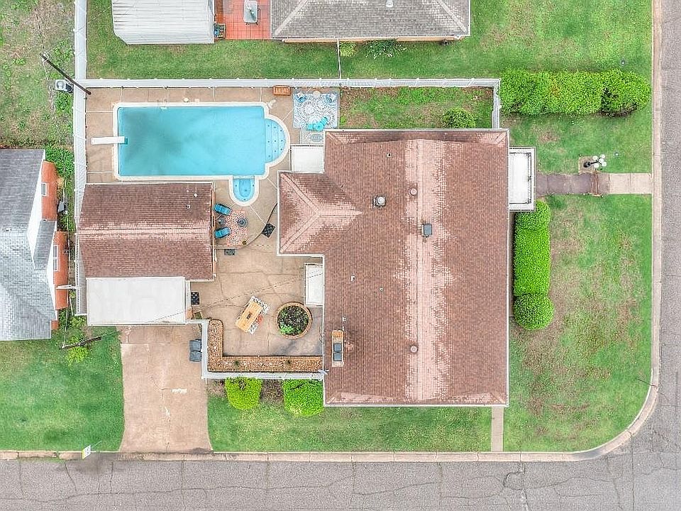 1st image of 1002 Jefferson Pl