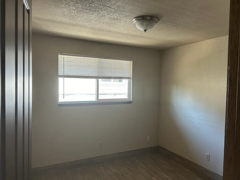 1765 Queen Ave SW — Photo 41