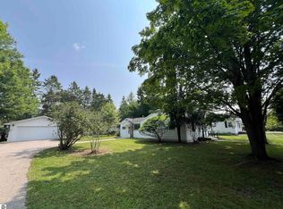 408 Burns St, Charlevoix, MI 49720