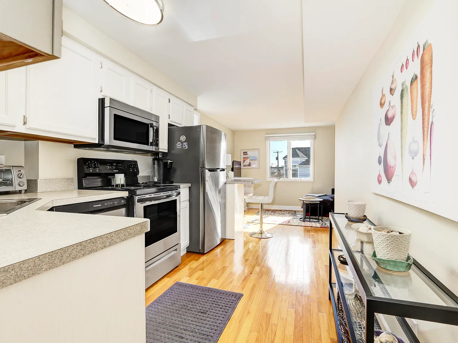 2 bed, 1.5 bath, $7,000 — Photo 2