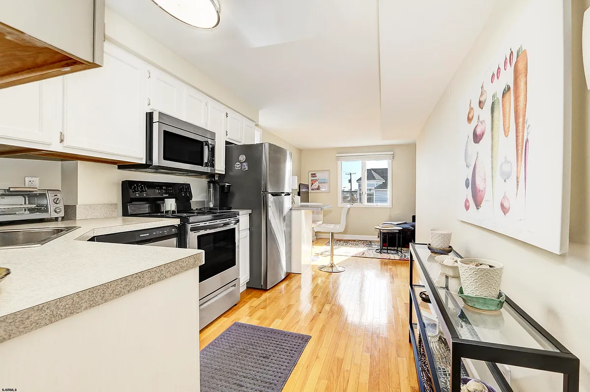 Building Photo - 9801 Ventnor Ave #B1