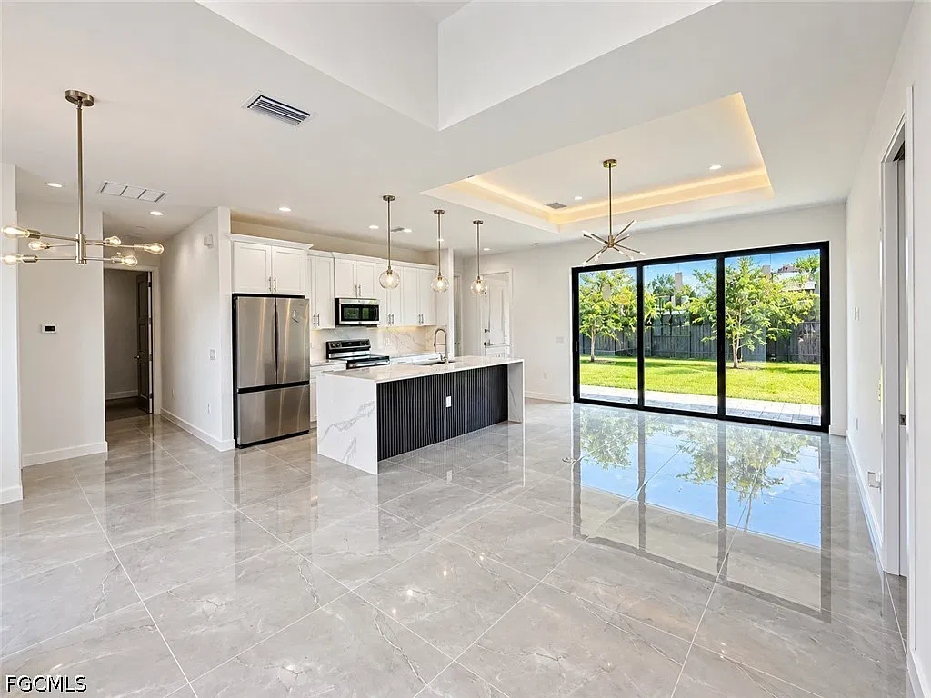 3 bed, 2.5 bath, 1532 sqft, $2,100 — Photo 4