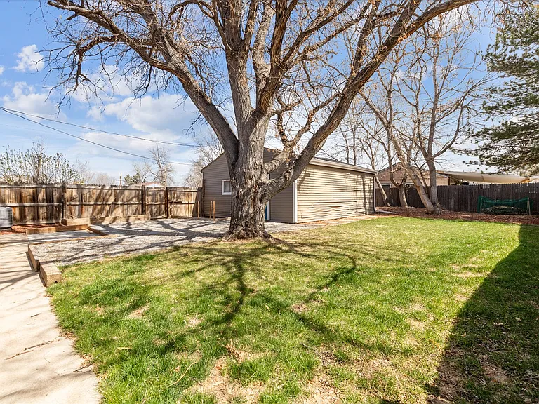 2060 S Irving St — Photo 18