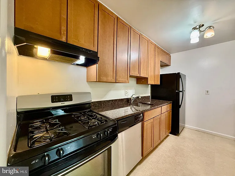 12204 Braxfield Ct #235 — Photo 11