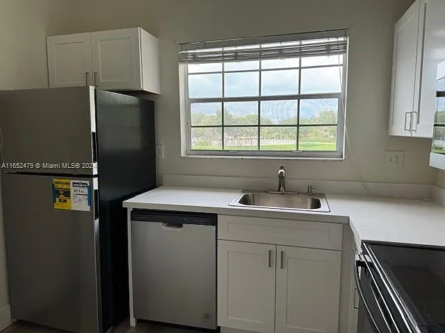 2 bed, 854 sqft, $2,300 — Photo 3