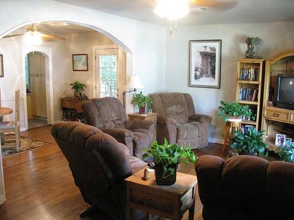 2nd image of 2303 Palmer Dr