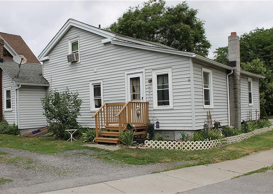 2nd image of 730 S Main St