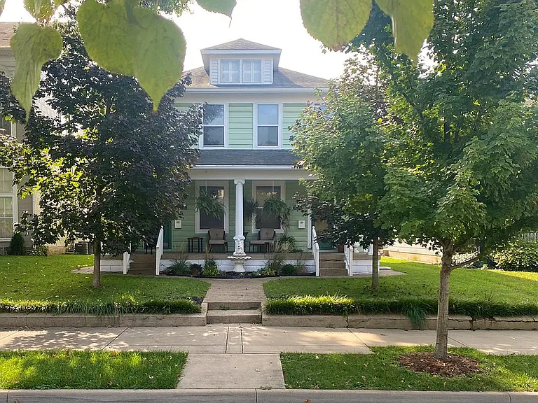 1114 Main St — Photo 1