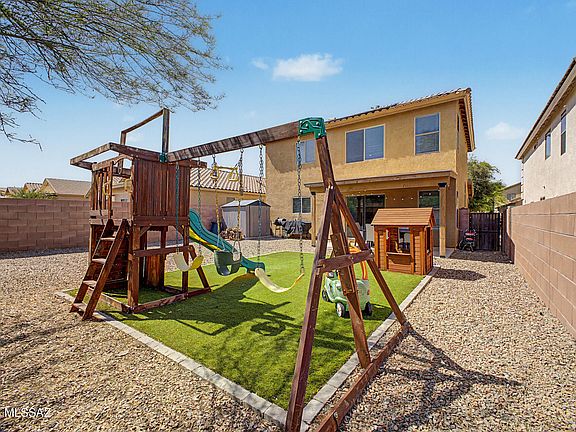 3rd image of 697 W Cholla Crest Dr