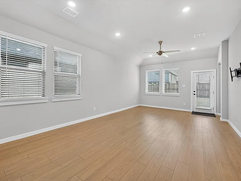 222 Goosewood Dr — Photo 4