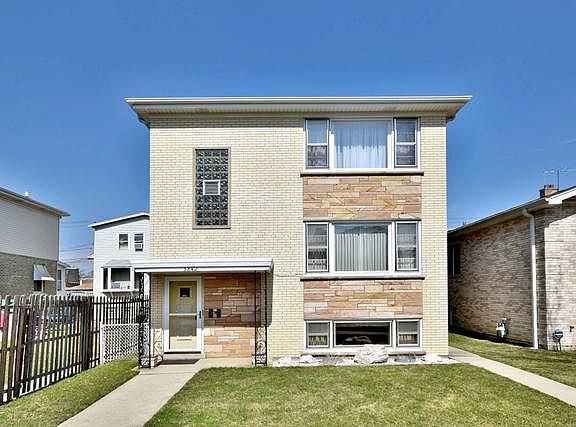 2nd image of 5842 W Giddings St